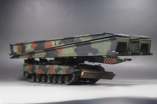 1/35 German Leguan PSB-2-28 (m) Pro built Finished Display Model HobbyBoss 84569 - Picture 7 of 8