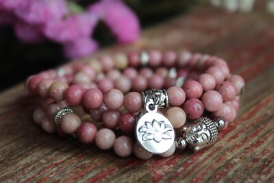 108 Armband Mala Rhodonit 6mm für mehr Optimismus Lotusblume Buddhakopf
