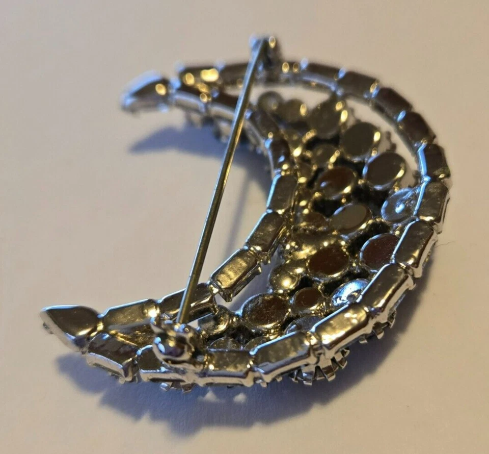 DULCE ROMANCE Antiguo Latón Índigo Heliotropo Estrás Media Luna PIN WoW Foto 3 de 4