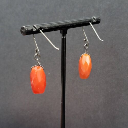 Pierced Earrings Carnelian Faceted Stone Bead Black Metal Dangle 5/8" - Picture 3 of 8