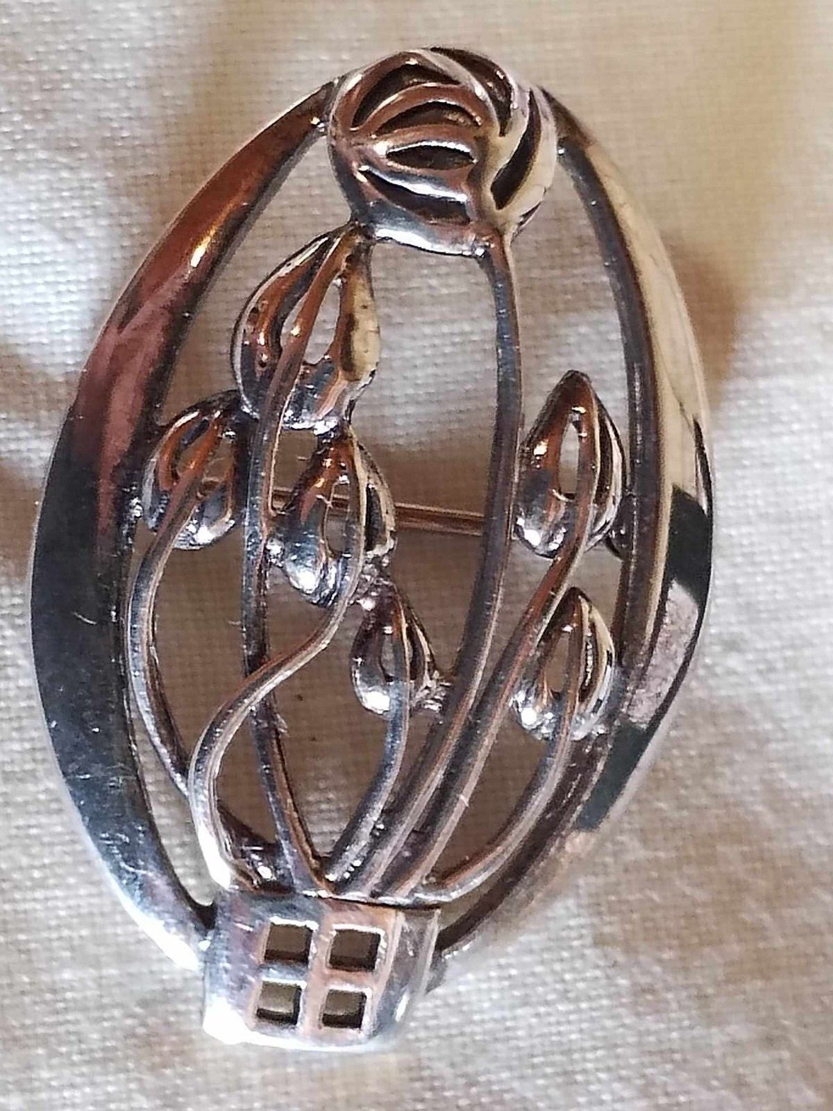 vintage-silver-scottish-mackintosh-glasgow-rose-brooc-gem