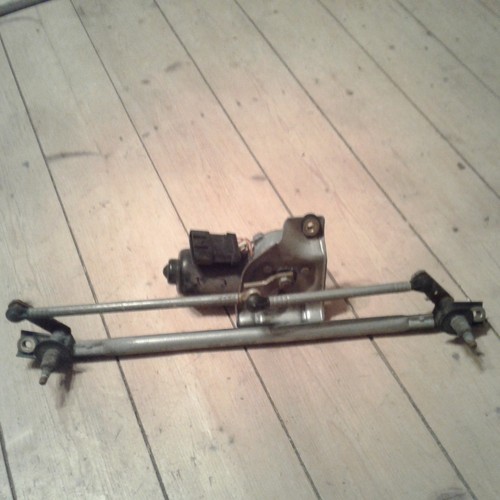 Opel Tigra A Scheibenwischermotor mit Wischergestänge 22116327