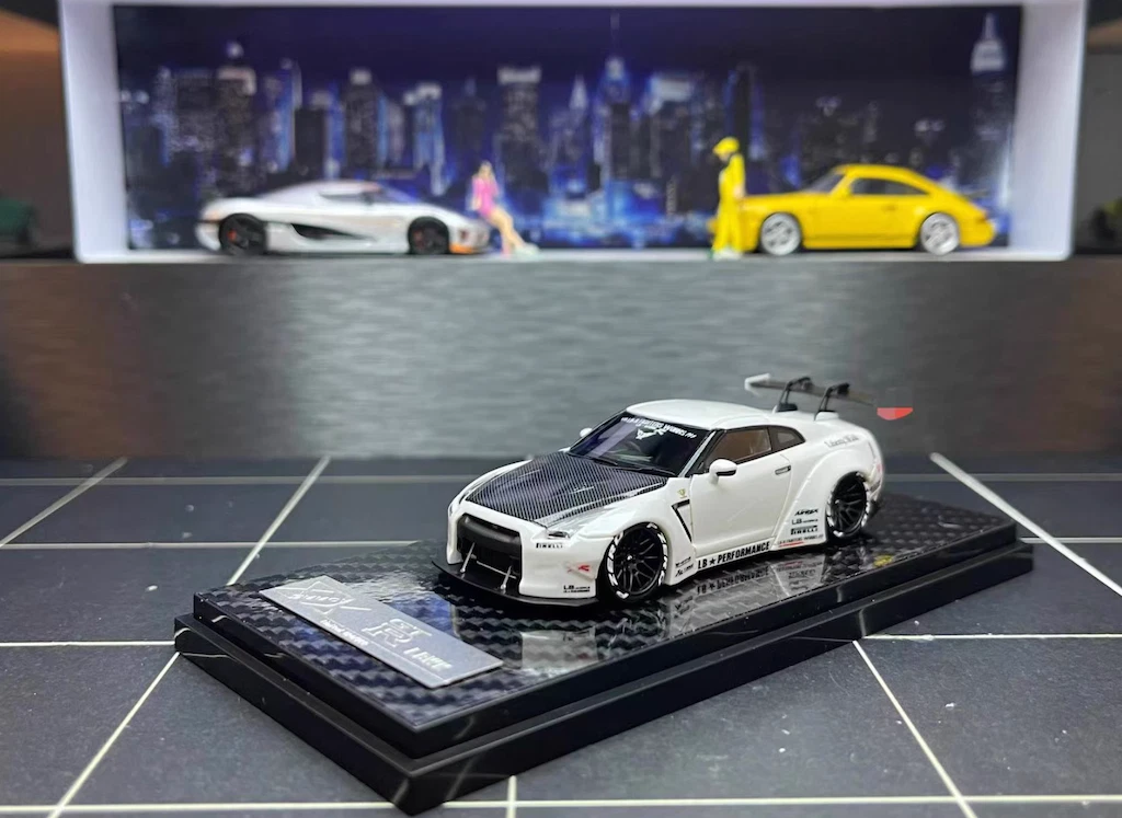 404Error 1:64 JDM Skyline GTR R35 LBWK Sport Model Diecast