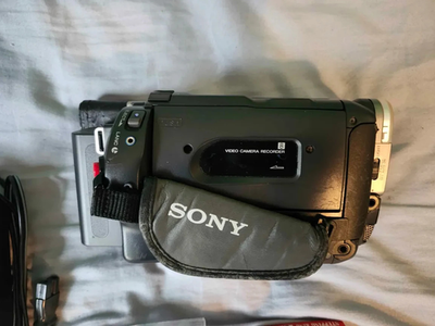 Sony Handycam Vision CCD-TRV37 with case. | eBay