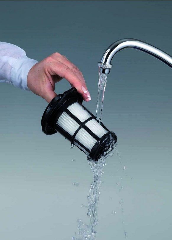 Scopa Elettrica Ariete 2772/4 Evolution 600W Senza Sacco Nero Rosso