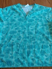 Crest Scrub Top Lg  EUC  Teal With Feathers