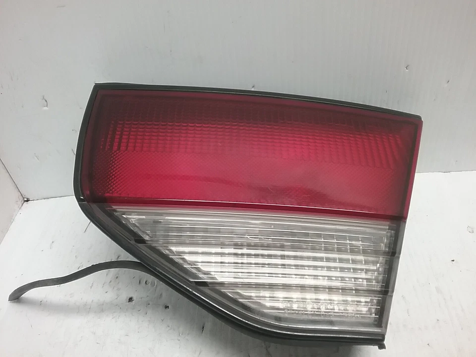 Lámpara de luz tapa maletero trasero derecho Mitsubishi Galant 1997-1998 043-1695 Foto 2 de 4