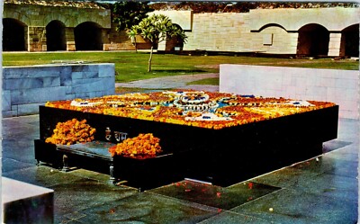 Raj Ghat Memorial Complex, Delhi, India Postcard