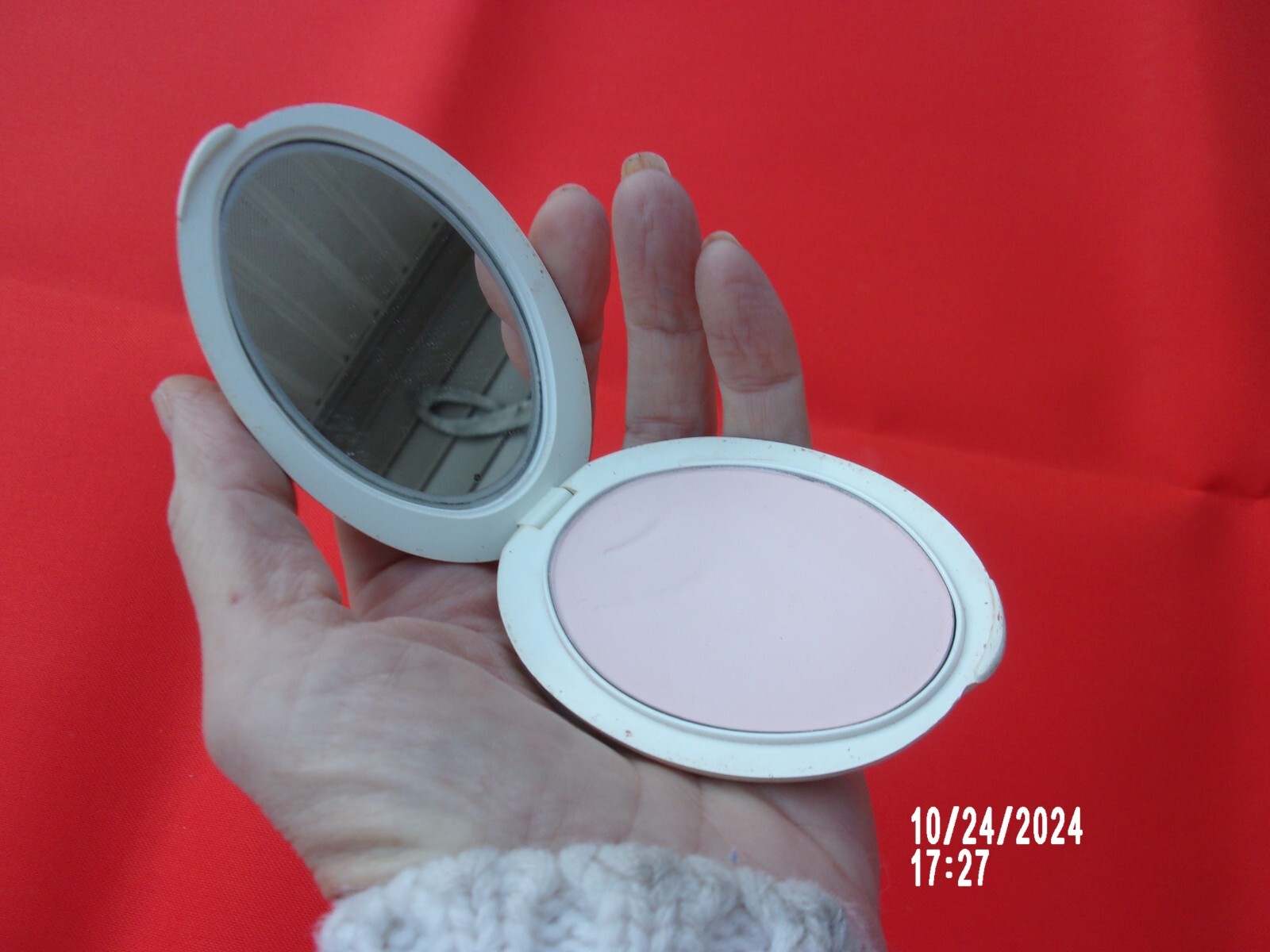 Vintage Faberge Makeup Powder Compact with Mirror 1970's Light shade