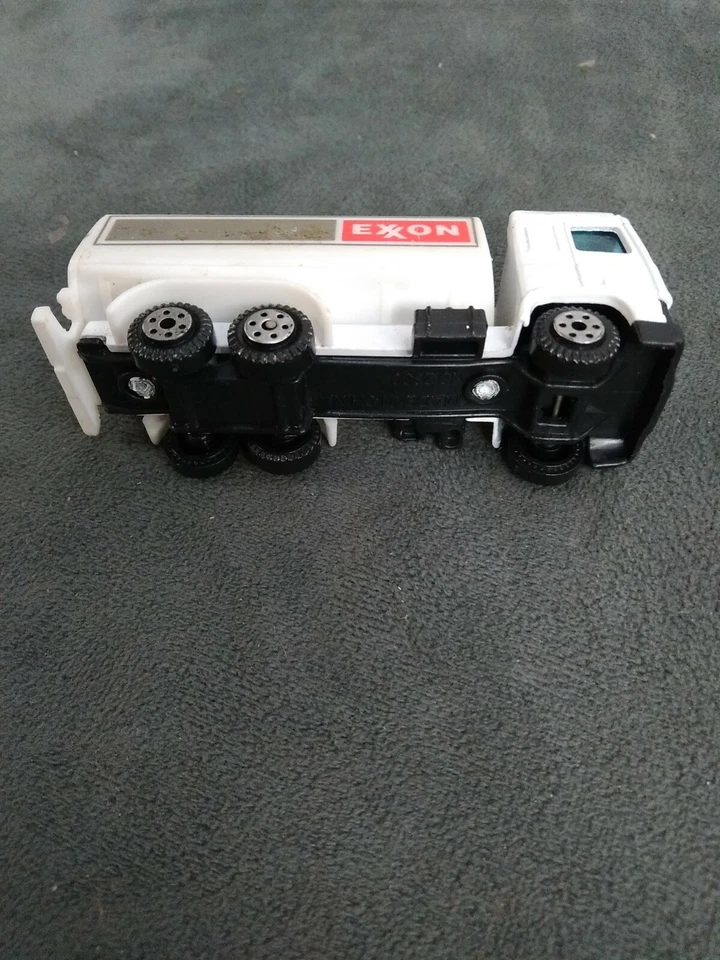 Vintage YatMing Road Champs Ford Exxon Gas Tanker Truck Tomica Copy Rare - Image 2 of 4