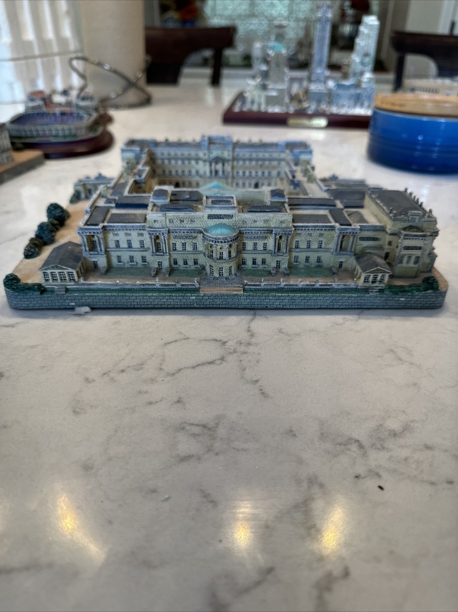 Danbury Mint - Buckingham Palace - Castles Of The British