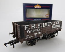OO Gauge Bachmann 37-050B 5 Plank Wagon F.H Silvey & Co Bristol (NEM Couplings)