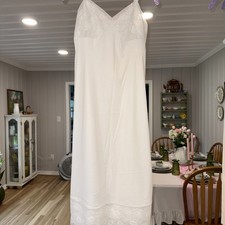 Vintage Vanity Fair Full Slip Dress 34 TT Lingerie Ivory Lace Trim USA Nylon