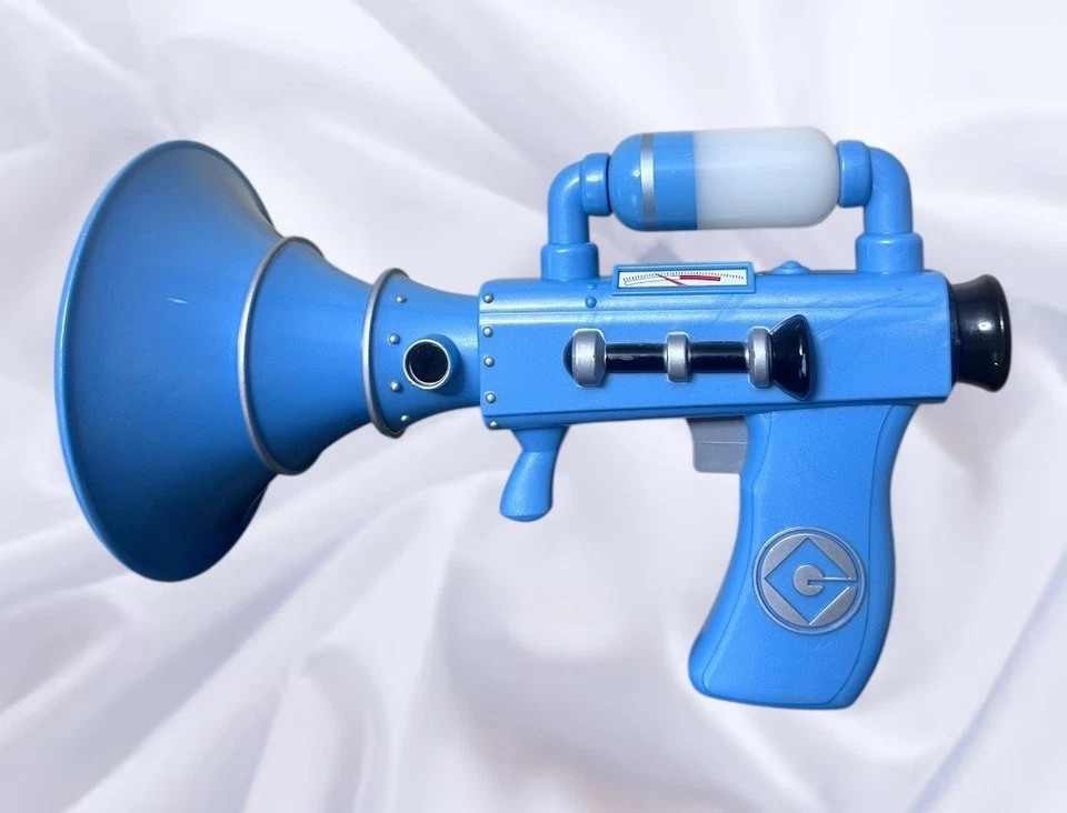 Despicable Me Minion Fart Blaster Gun Thinkway Toys Lights Sounds NEW BATTERIES - Image 2 of 4