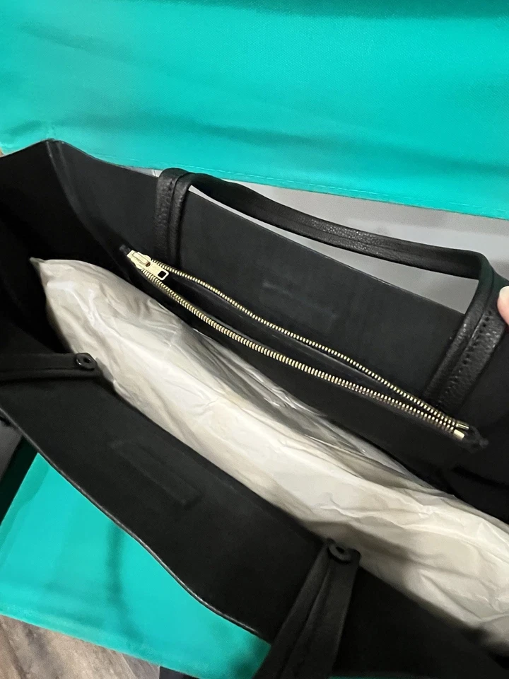 Bolsa tote lateral Ampersand As Apostrophe couro / preta lux macia/ nova com etiquetas / MSRP $594 - Imagem 4 de 4