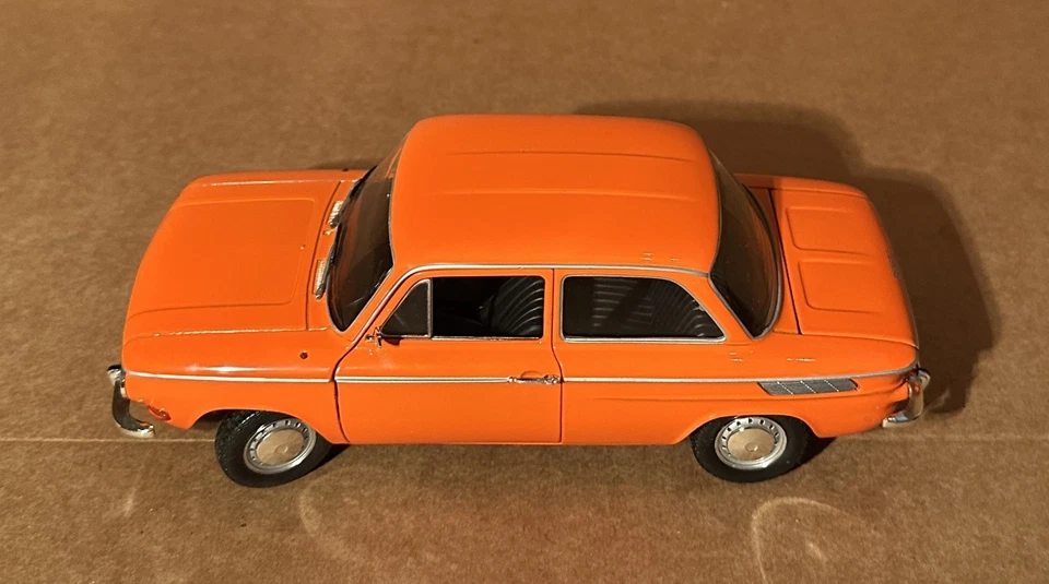 Revell escala 1/18 1967 NSU cupé, naranja Foto 3 de 4