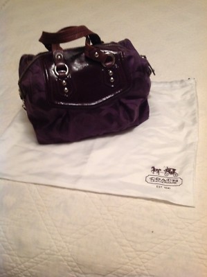 beige designer handbolsa