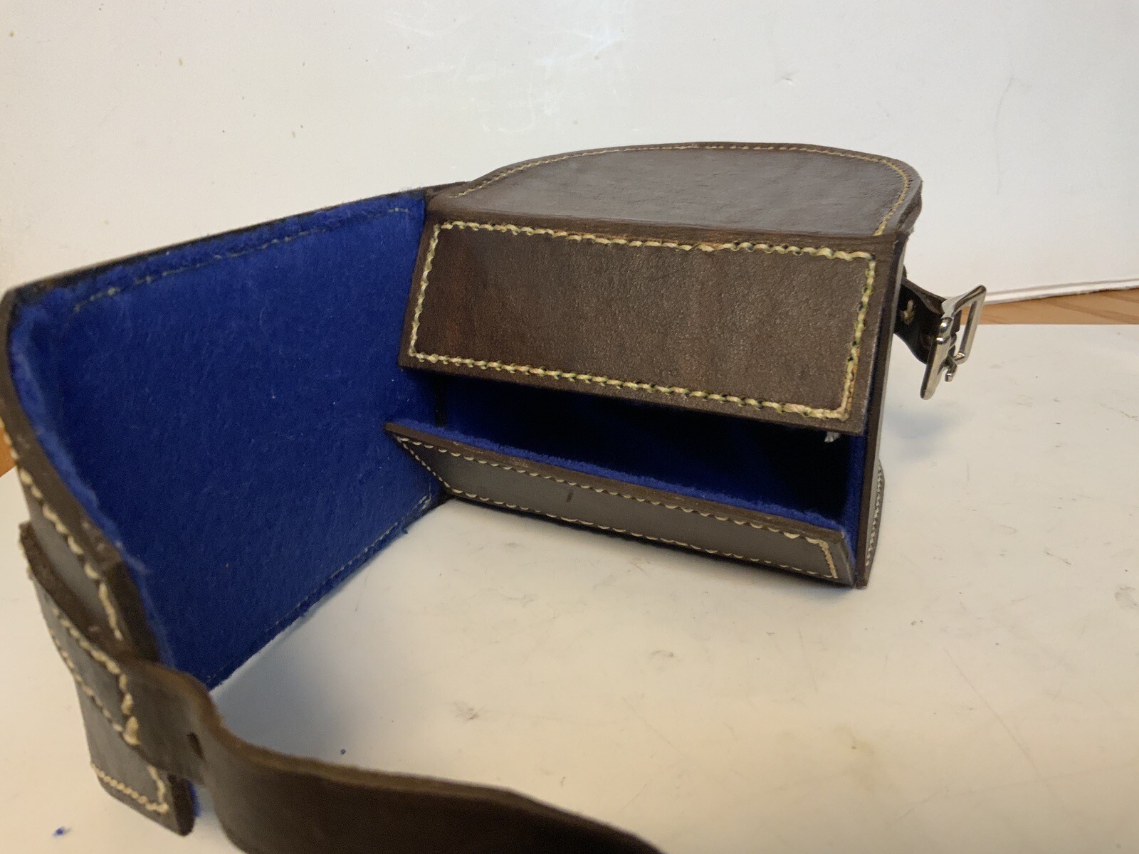 WOW! FISHING REEL CASE LEATHER AND FLEESE VERY NICE AND BIULT VERY WELL 👀 LOOK