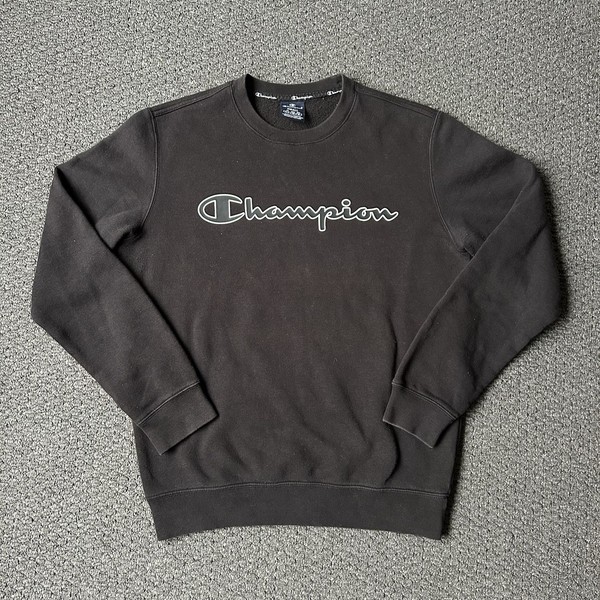 Champion Women’s Sweater Size Small Black Spellout Graphic Pullover Sweatshirt