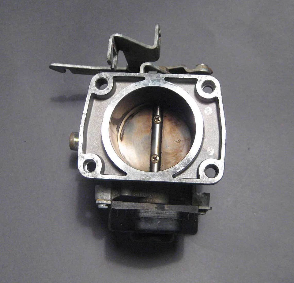 Placa de carcasa de carrocería del acelerador del motor de 6 cilindros BMW E30 325e E28 525e con TPS 1982-1988 Foto 2 de 4