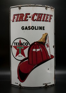 Vintage-1940-FIRE-CHIEF-Gasoline-TEXACO-CURVED-Porcelain-Gas-Pump-Sign