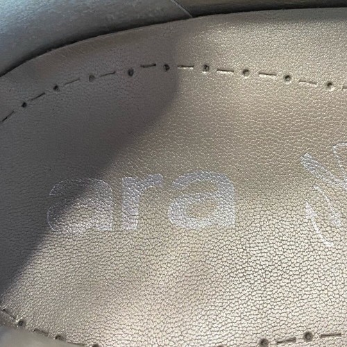 Zapatos de tacón ARA de cuero perforado con lazo plateado para dama talla 7 - Imagen 12 de 14