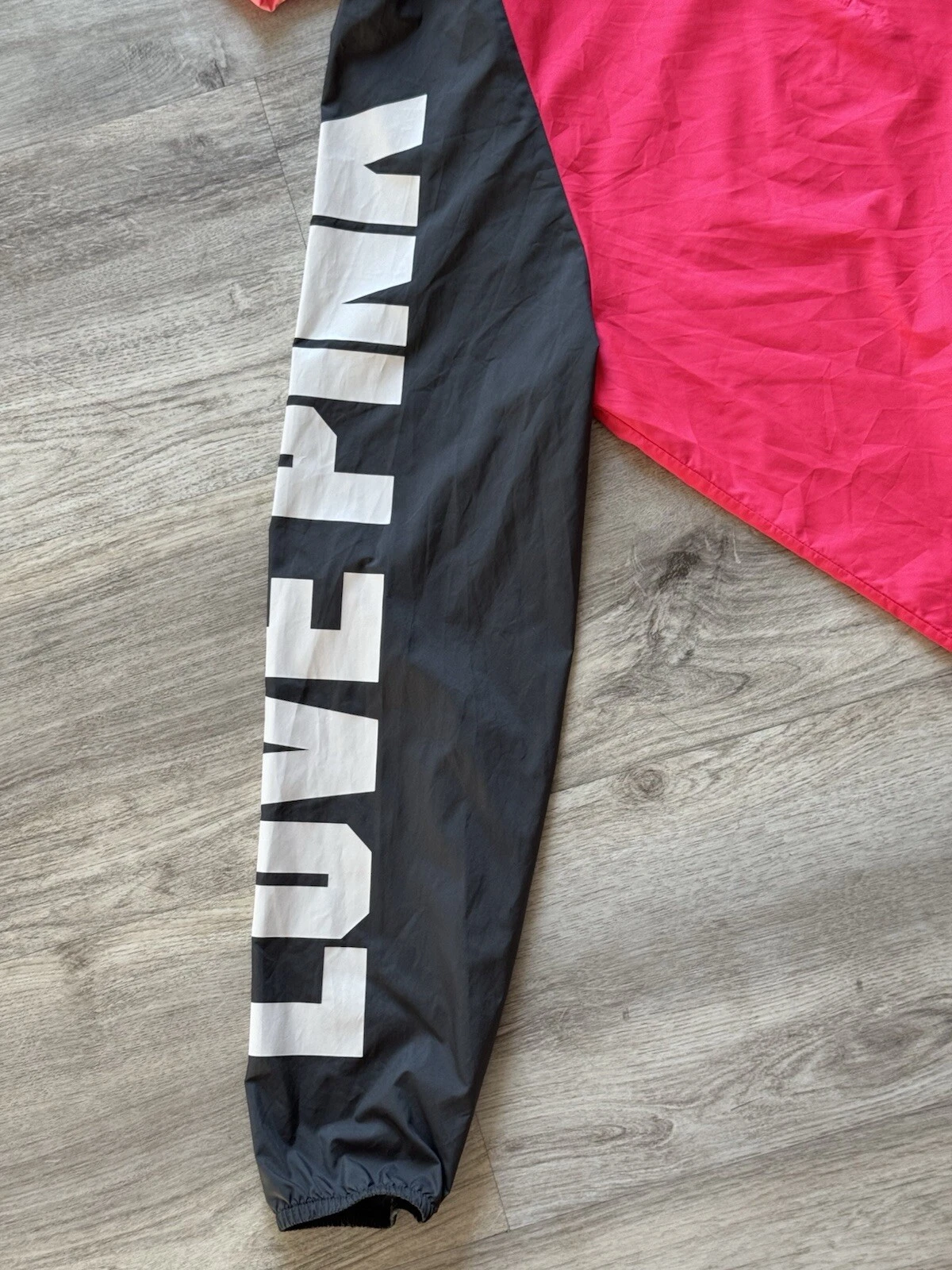 UNDERCOVER Giacca a vento Victoria's Secret ROSA leggera con cappuccio giacca anorak taglia XS NUOVA