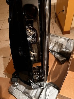 OEM Honda Front Left (Driver Side) Headlight. It is for the 2023 25Honda CR-V