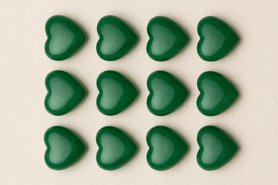Natural Green Onyx Heart Cabochon Gemstone for Bright Green Elegant Jewelry - Image 2 of 4