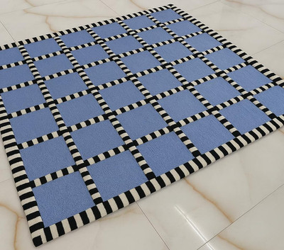 Neuer handgetufteter Wollteppich: Blue Diamond & Striped Border, New Zealand ...