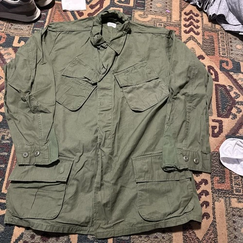 Vintage Army Poplin 107 Coat Large Slanted  Military Combat Coat 60s Vietnam