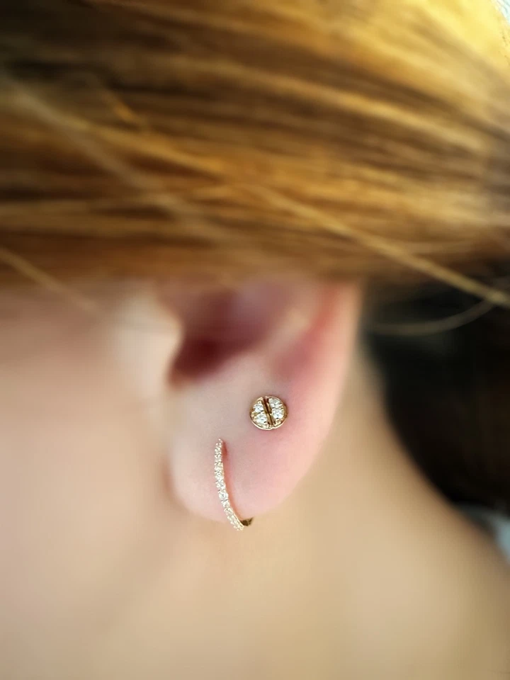 Aretes tipo argolla de diamantes de oro macizo de 18 quilates Huggies de 12 mm VS oro amarillo natural de 18 quilates sol Foto 4 de 4