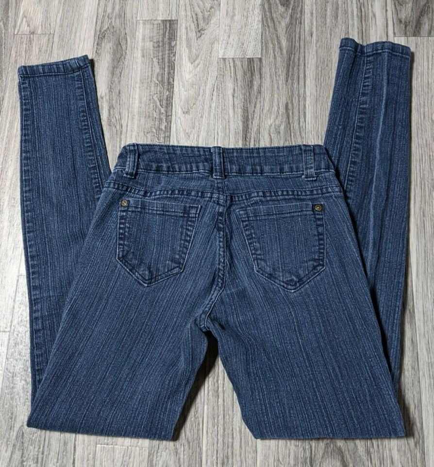 Pantalones de mezclilla azul ajustados Love Culture Juniors talla 3 Foto 4 de 4