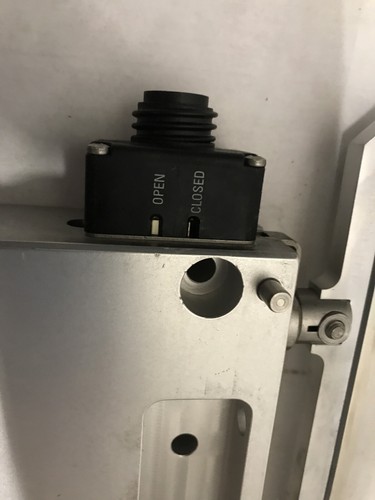 VAT F03-81131-01 CE High Vacuum Valve AWM-C-5–7-003 - Picture 8 of 10