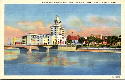 Postcard Memorial Coliseum Plaza Cedar River Rapids Iowa B182