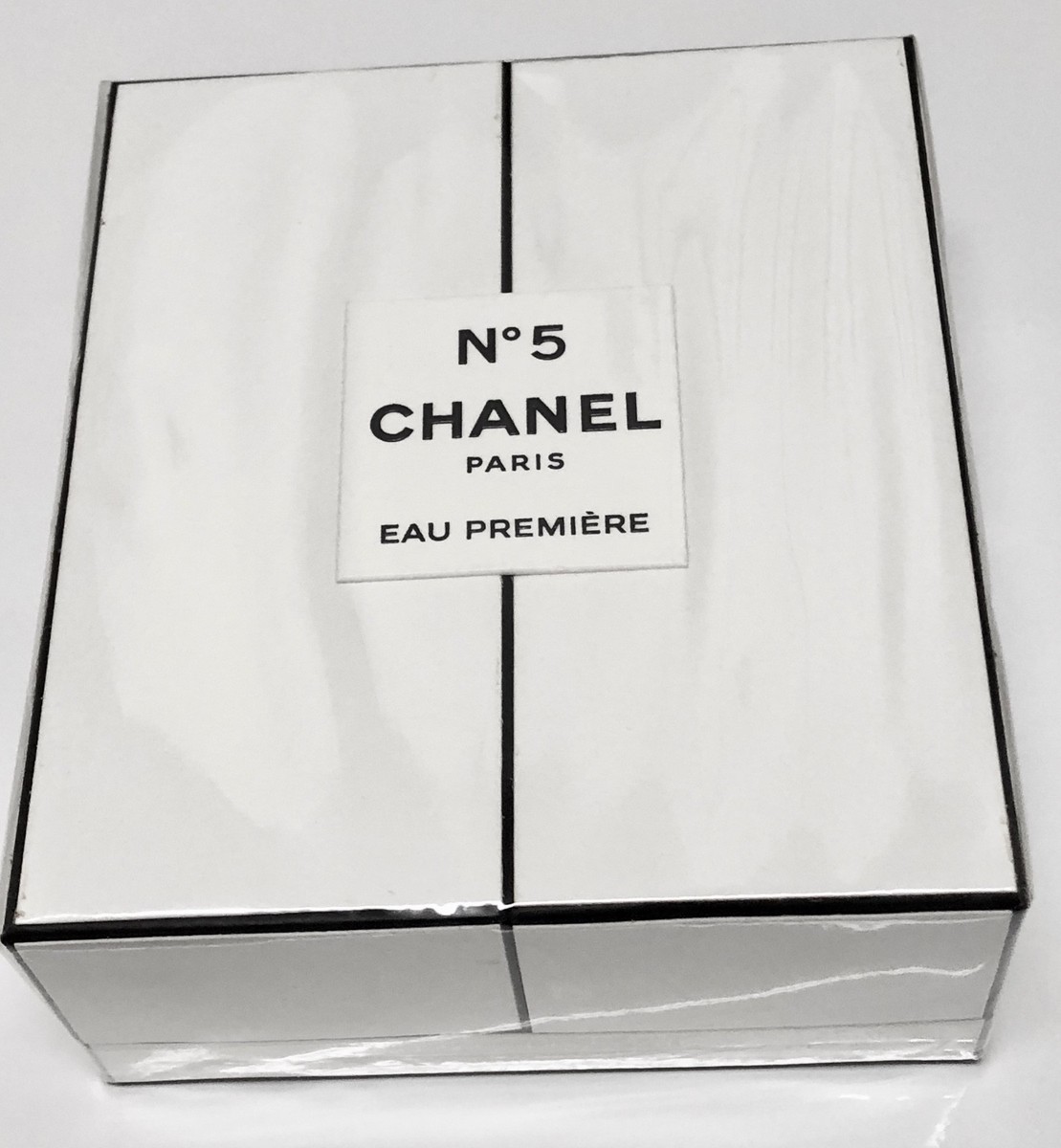 CHANEL N°5 L'EAU ギフトボックス Luxury Chanel Giftwrap & Carrier Bag CHANEL No5 L'Eau 35ml