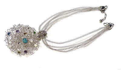 Collier Mi-long En Alliage Argenté Avec Cristaux Multicolores - Occasion Bon état