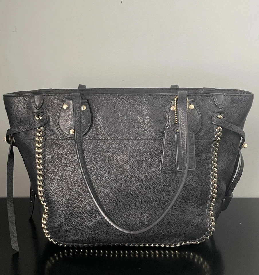 Bolso de Hombro COACH Whiplash Tatum Cuero Guijarro Negro/Cadena de Herrajes Dorados Foto 3 de 4
