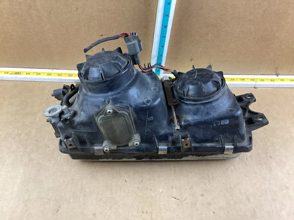 1992 - 1996 Mitsubishi Diamante Front Right Passenger Side Headlight Assembly - Image 3 of 4