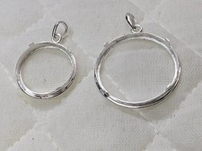 Round pendant made of 925 sterling silver with prong setting,...