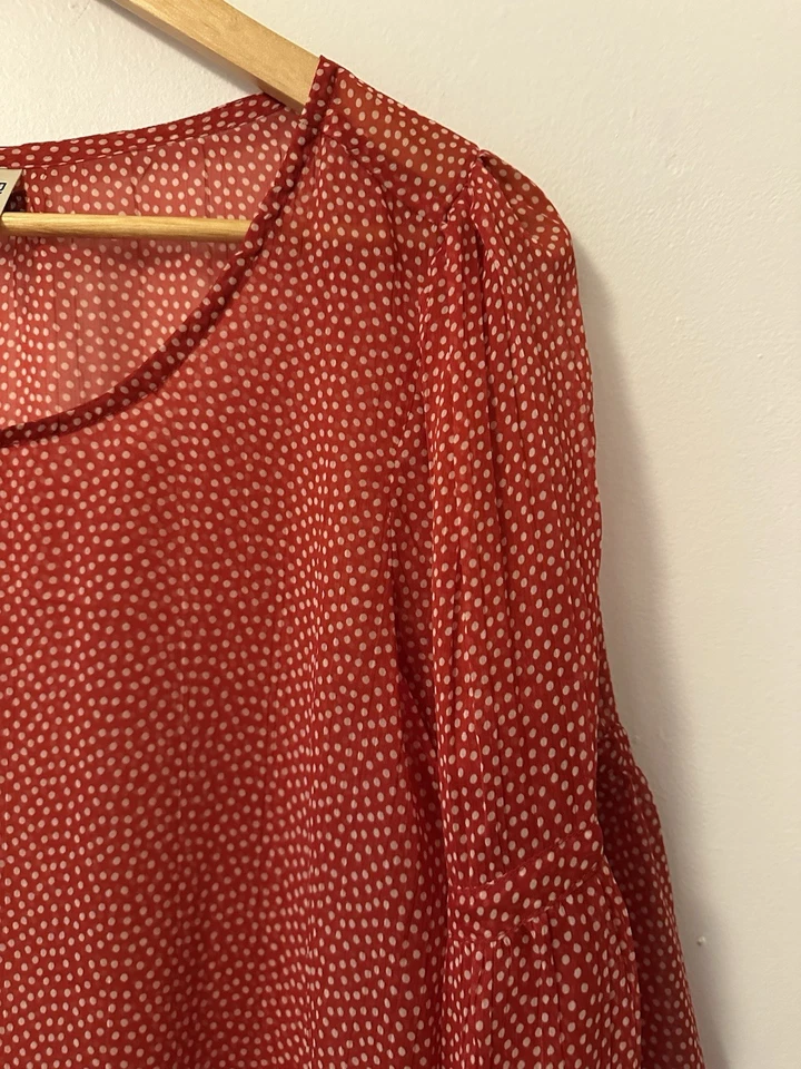 Blusa para mujer RVCA roja punteada transparente | Talla mediana Foto 2 de 4