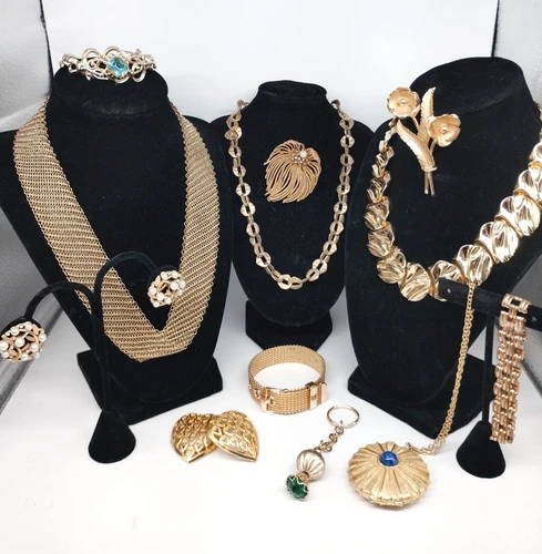 12 Vtg. 7 Signed, Trifari, Avon, Coro, Celebrity+, Gold Tone, FREE SHIP! Lot#506