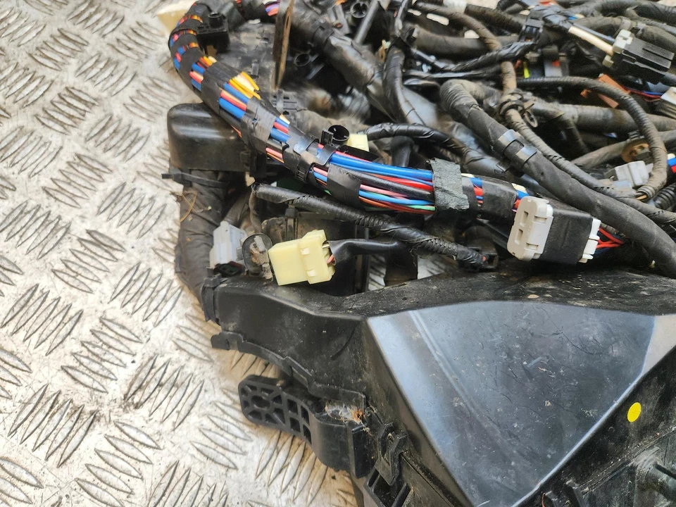 KIA PICANTO ENGINE WIRING LOOM & FUSE RELAY BOX 1.0 PETROL G3LA MK2 2011 - 2017 - Image 4 of 4