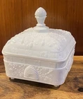 Vintage Tiara Indiana White Milk Glass Bee Hive Honey Comb With Lid Footed