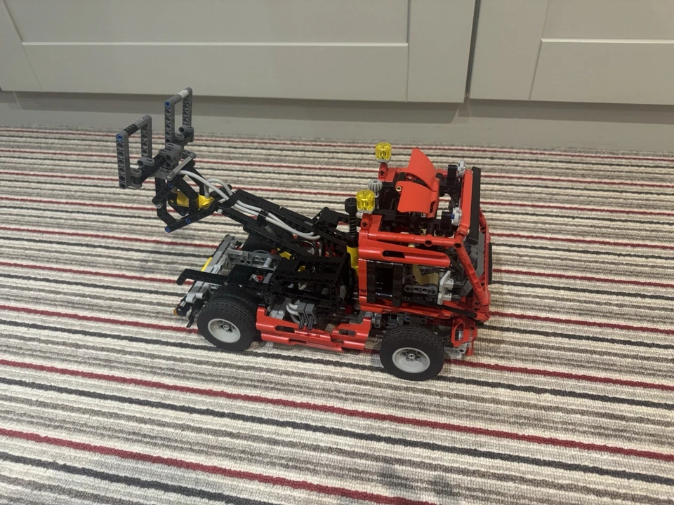 LEGO Technic 8436 Truck, photo 4 of 5