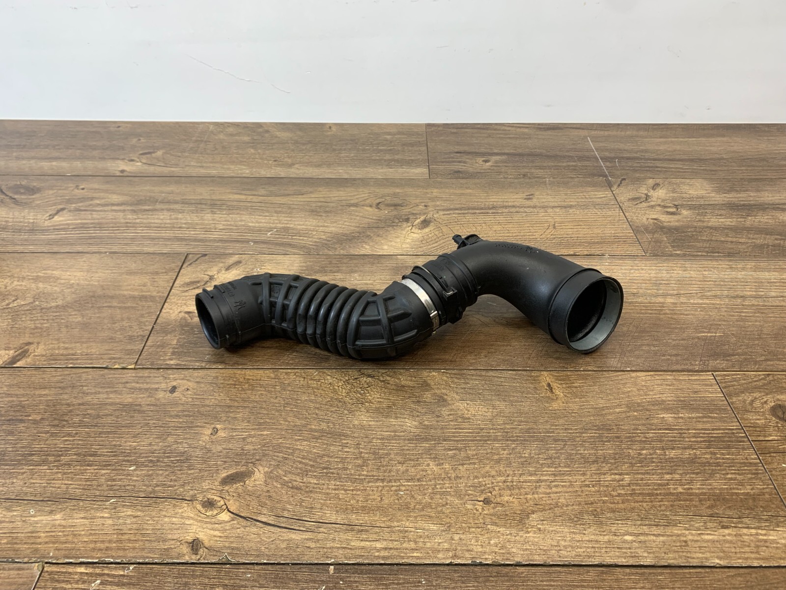 2014-2019 Maserati Ghibli Engine Air Intake Tube Hose Pipe Left Side OEM