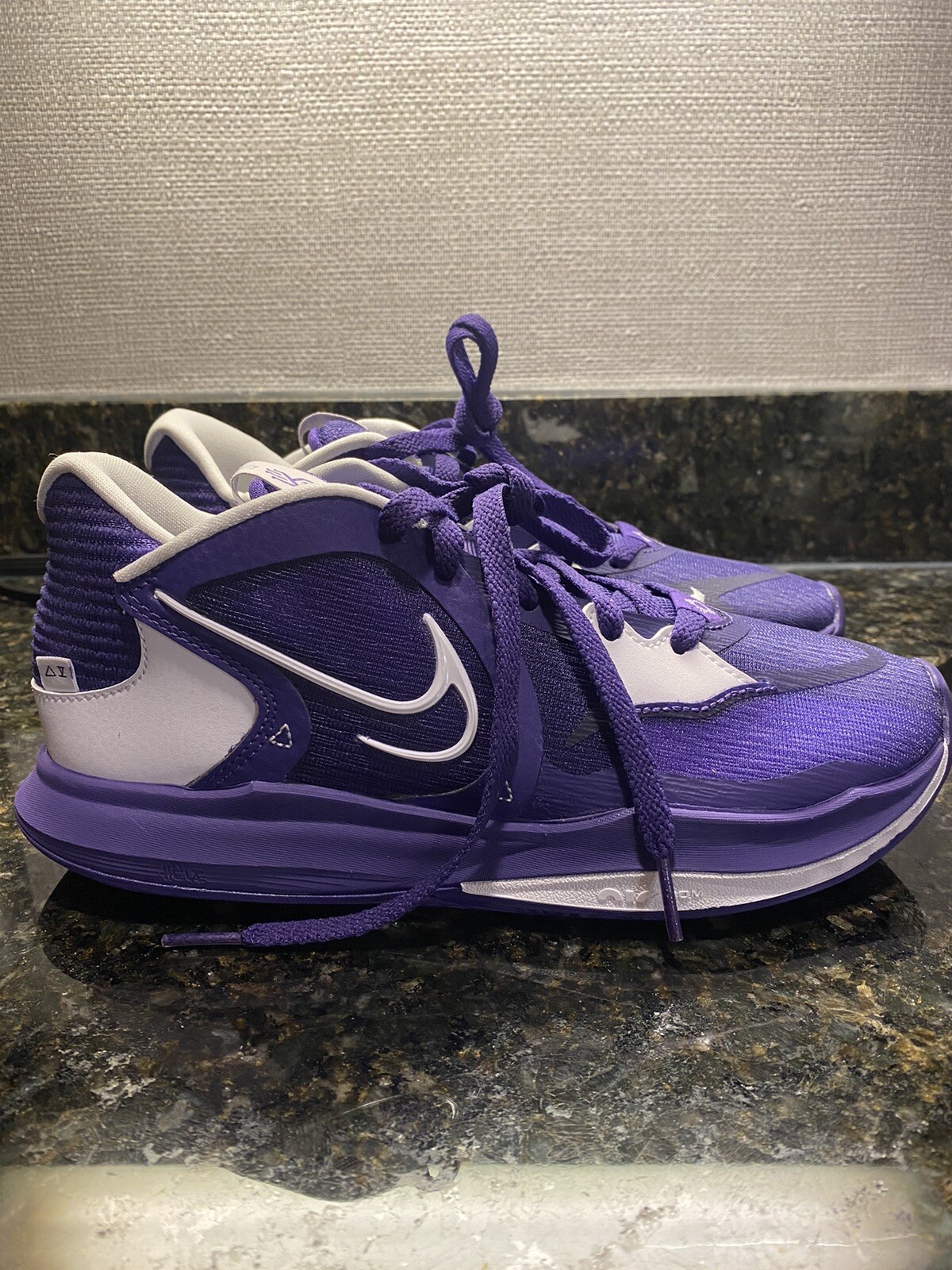 kyrie low 5 size 6.5