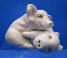 FF FITZ & FLOYD Nesting Hugging Pigs White Salt & Pepper SHAKERS 1976