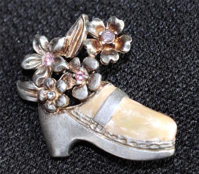 Vintage Signed LIA Goldtone Pink Rhinestones FLOWERS in SHOE Pin