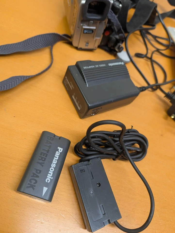 Panasonic Camcorder NV-DS5  Video Camera 20x Digital Zoom With Accessories A16 - Image 3 of 4